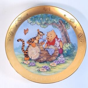 Vintage 90s Disney Winnie the Pooh "April" 8-Inch Collector Plate New Baby